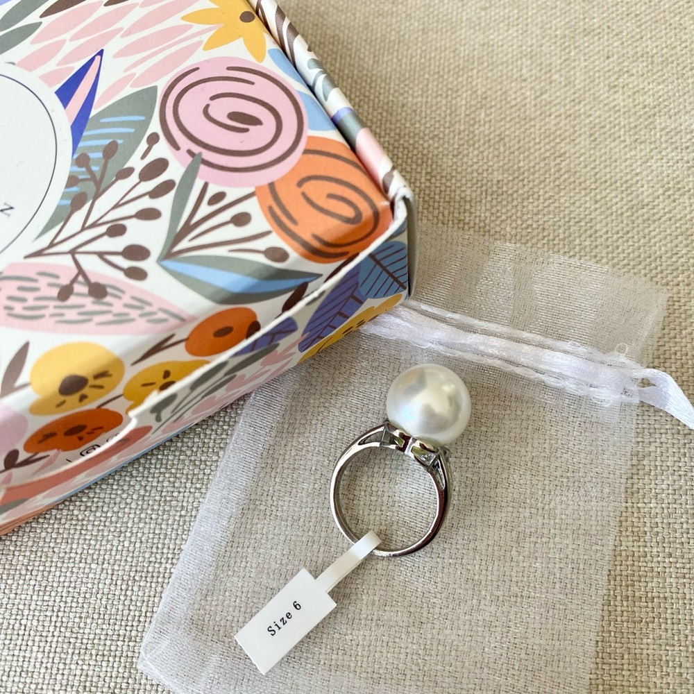 Plunder Designs Oversized Silver Pearl Statement Ring - Picture 3 of 4